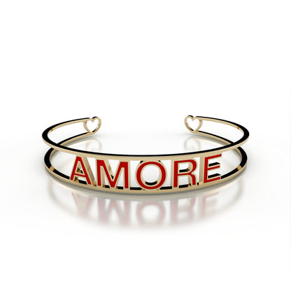 Bracciale rigido aperto personalizzabile con scritta smaltata e finale con cuori BRN006