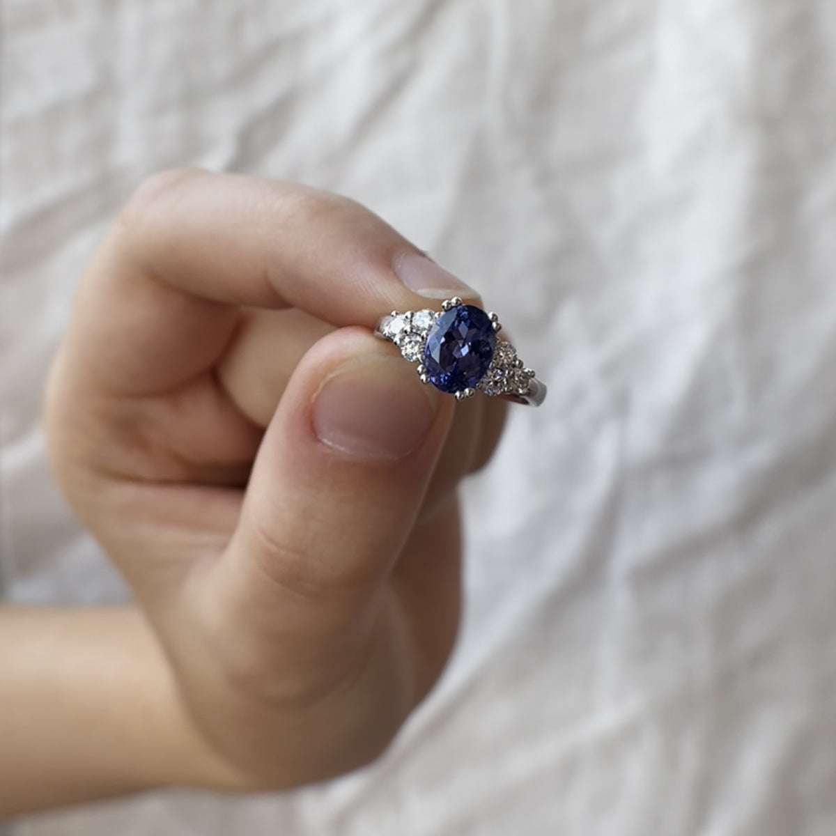 Anello con tanzanite e diamanti