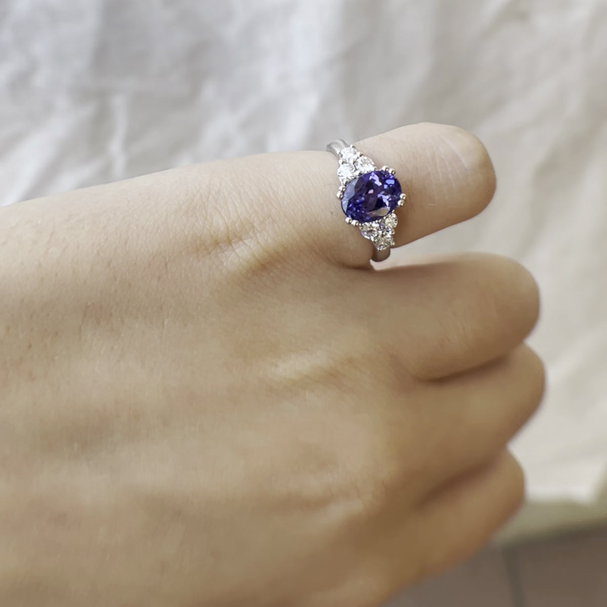 Anello con tanzanite e diamanti